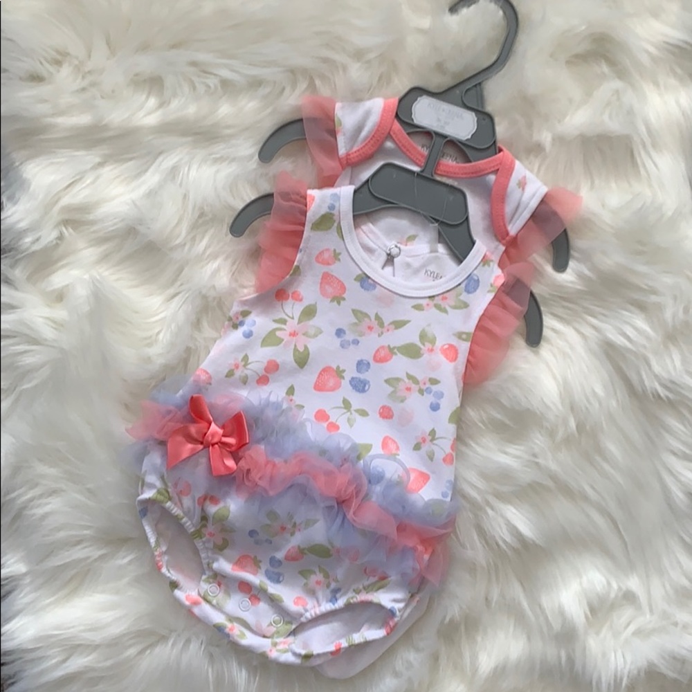 Set of onesies
